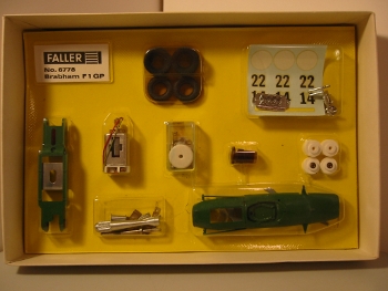 Der zweite Typ des 1:32 Brabaham BT3 Rennbahnautos Faller Club Racing 6778 Kit Brabham BT3 grün Typ 2