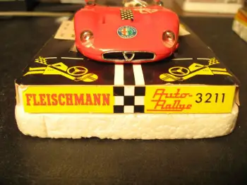 Alfa Romeo 3211 Pappeinleger Bild 1