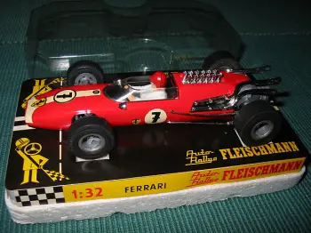 Fleischmann Ferrari 3200 rot mit 16 Külerstreben geschlossener Unterboden