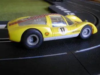 Rechte Seite des gelben Fleischmann Porsche Carrera C6