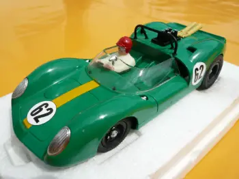 Umlackierteres Ford Lotus Slotcar