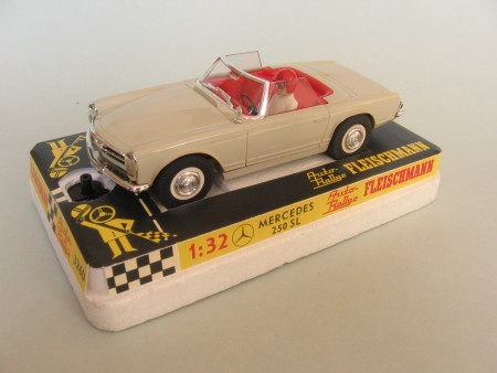 Bild eins Fleischmann Slotcars mit Verpackung